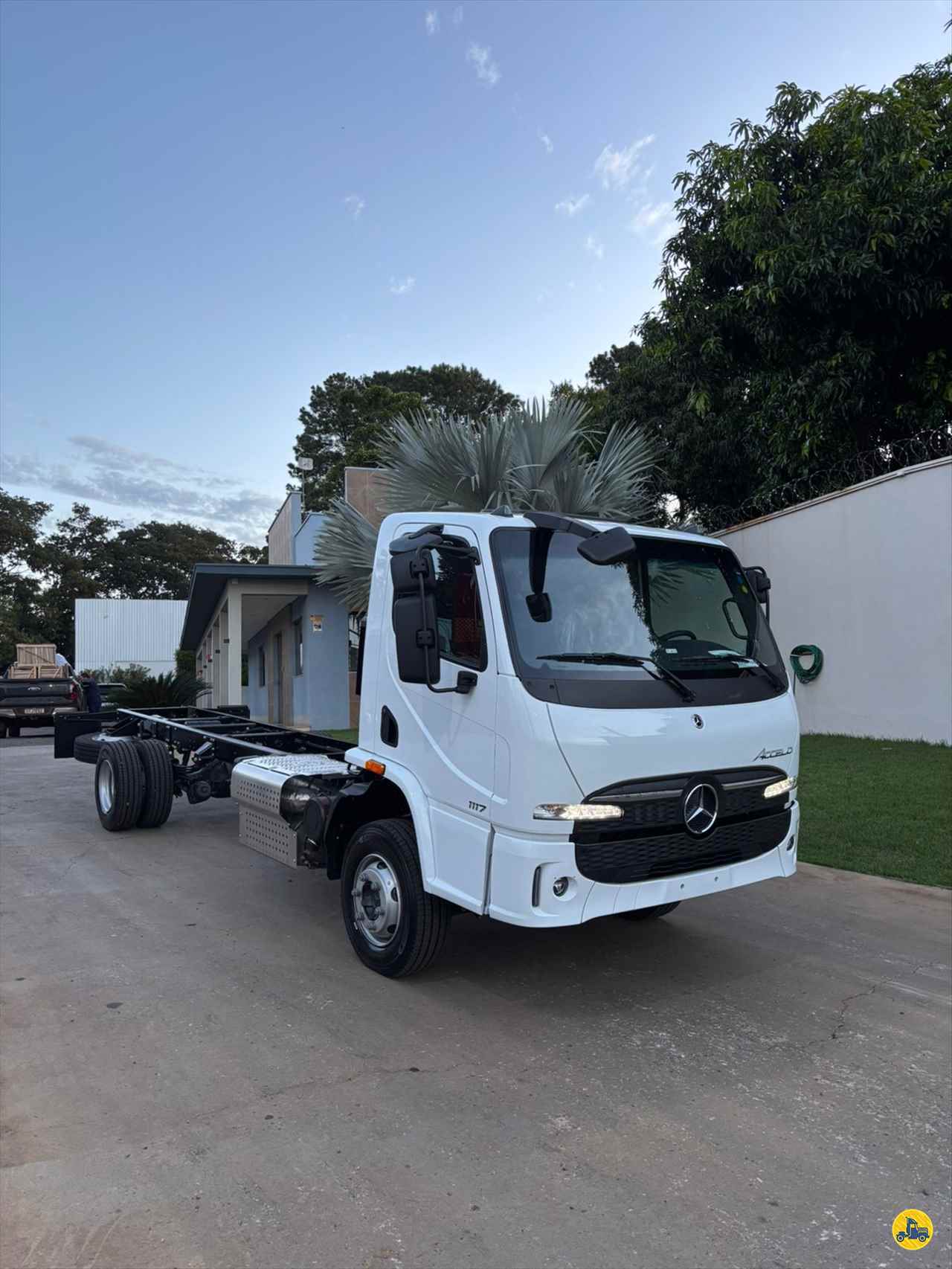 CAMINHAO MERCEDES-BENZ MB 1117 Chassis 3/4 4x2 Gil Caminhões ARARAQUARA SÃO PAULO SP